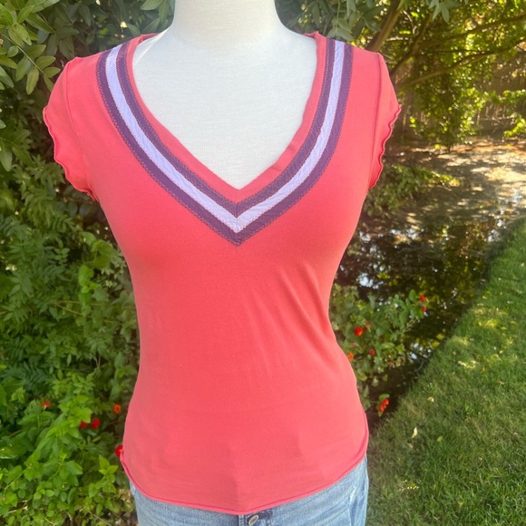 American Eagle Outfitters Coral V-Neck Tee - Picture 5 of 6